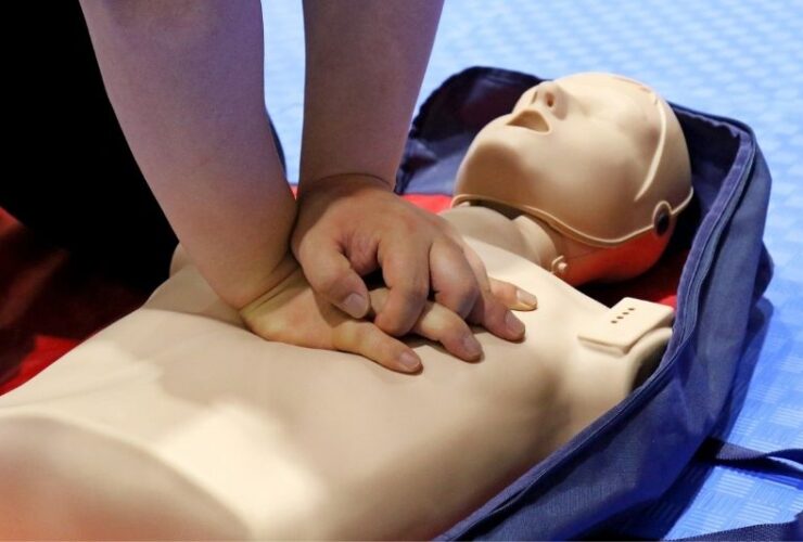 ACLS Certification Online: Everything You Need To Know #beverlyhills #beverlyhillsmagazine #bevhillsmag #CPRcertification #EMT #onlinecourse #medicaltechnician