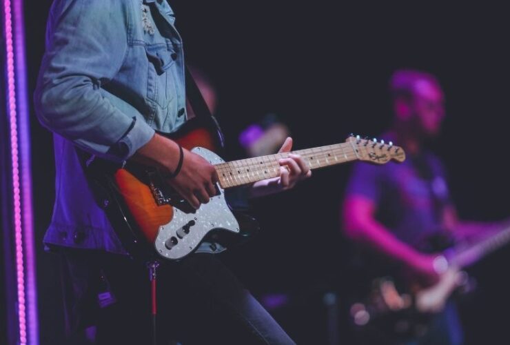 Acoustic vs. Electric Guitar: 5 Tips You Must Know #beverlyhills #beverlyhillsmagazine #electricguitar #typeofguitar #acousticguitar #soundproduction #musicstyles #bevhillsmag