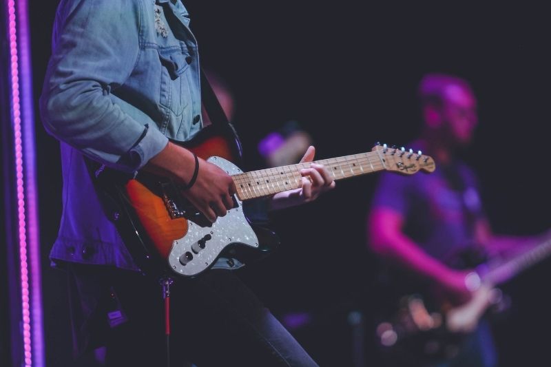 Acoustic vs. Electric Guitar: 5 Tips You Must Know #beverlyhills #beverlyhillsmagazine #electricguitar #typeofguitar #acousticguitar #soundproduction #musicstyles #bevhillsmag