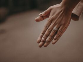 An In-Depth Comparison of Prominent Engagement Ring Retailers #beverlyhills #beverlyhillsmagazine #jewelry industry #engagmentring #timelesselegance