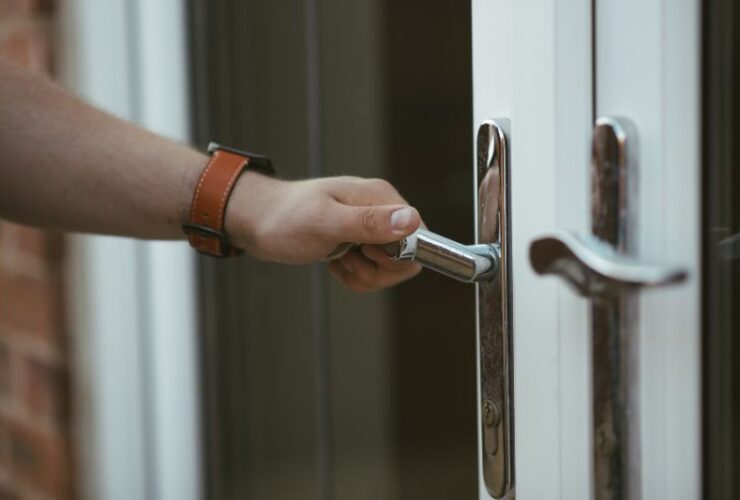 Arco Lock and Security: Your Trusted Guardian in an Insecure World #securitysystems #ArcoLockandsecurity #beverlyhills #beverlyhillsamagazine #keyprogramming #securitysolutions