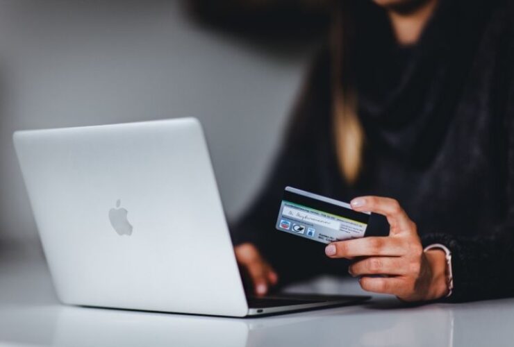 Are You As Savvy As You Think You Are When Shopping Online? #beverlyhillsmagazine #bevhillsmag #onlineshoppers #shoppingonline #fakeproduct #spendmoneyonline