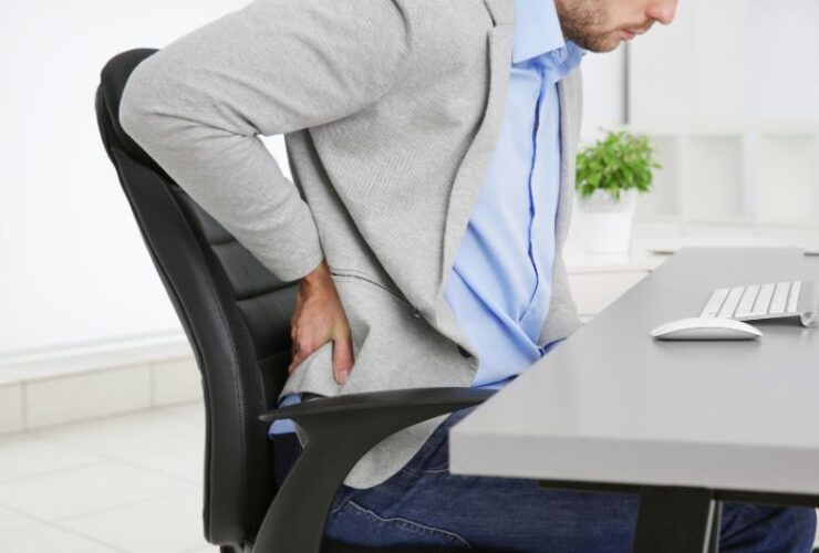 Are Your Habits Impacting Your Spine? Here's What to do For Better Back Health #beverlyhills #beverlyhillsmagazine #backhealth #backpain #spinehealth #unhealthyhabits #backproblems