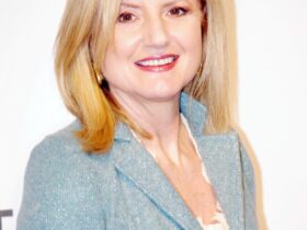 Arianna Huffington: Media Maven, Entrepreneurial Trailblazer, and Literary Force #business #success #entrepreneurs