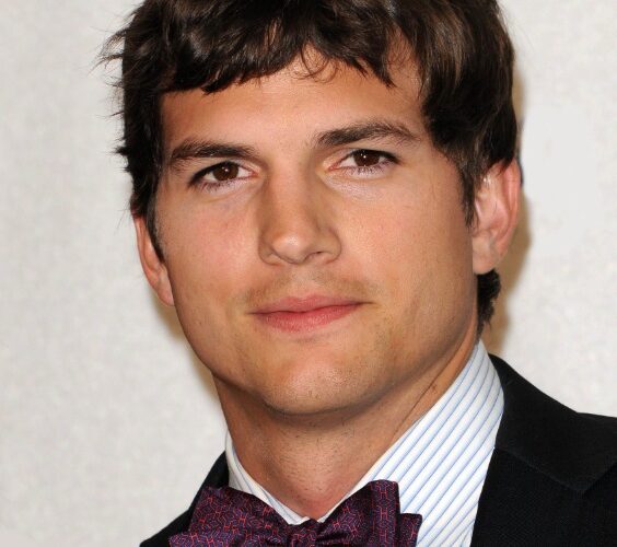 Ashton Kutcher #bevhillsmag #beverlyhillsmagazine #beverlyhills #celebrities #moviestars #hollywoodspotlight #celebrityspotlight #ashtonkutcher