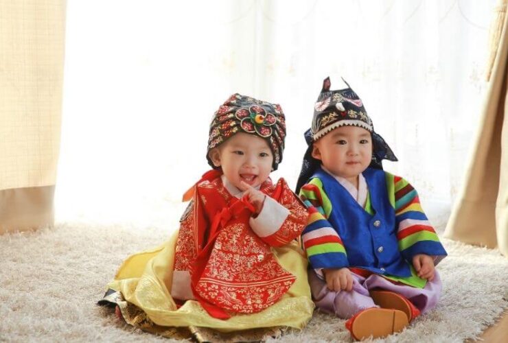 Baby Hanboks in Beverly Hills: #beverlyhills #beverlyhillsmagazine #bevhillsmag #babyhanboks #korea #koreanclothings #traditionalclothings #Doljanchi #Joteta #firstbirthday