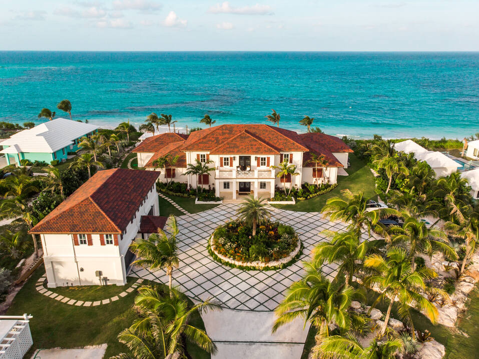 Bahamian Paradise: Snaresbrook Manor An Impeccable Luxury Escape #SnaresbrookManor #Eleuthera #Bahamas #LuxuryTravel #LuxuryVacation #CaribbeanTravel #LuxuryLifestyle #LuxuryGetaway #IslandEscape #PrivateVilla #BahamasTravel #LuxuryRetreat #BevHillsMag #BeverlyHills #BeverlyHillsMagazine