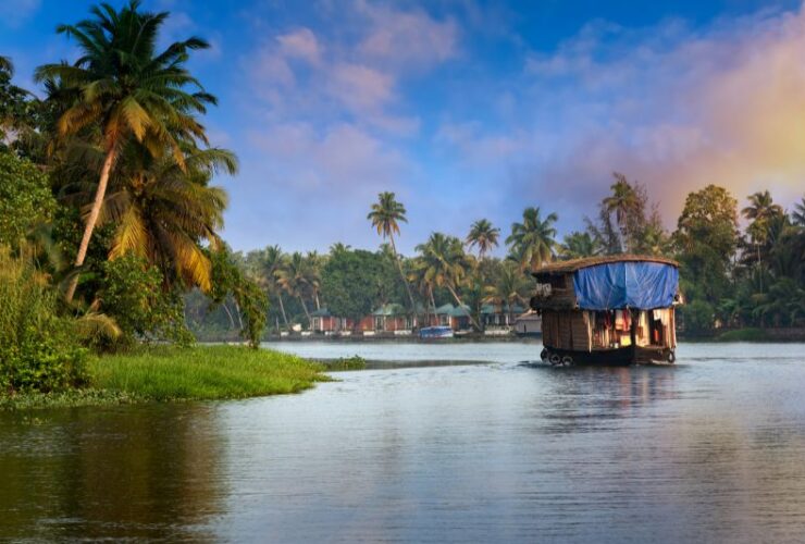 Be Awed By Kerala #beverlyhills #beverlyhillsmagazine #keralapackages #backwaterofindia #exoticspecies #beautifulbeaches #wildlifesanctuary