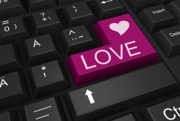 Beauty Secrets for Successful First Online Date #beverlyhills #beverlyhillsmagazine #onlinedate #onlinedating #zoomdate #videocalldate #skincare #skinproblems #covid19