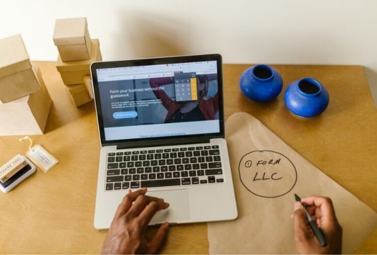 Best Practices For Great Customer Service For An Ecommerce Store #beverlyhills #beverlyhillsmagazine #bevhillsmag #shoppingonline #customerservice #chatoption