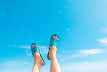 Best Slides Ideas for Spring This Year #beverlyhills #beverlyhillsmagazine #bevhillsmag #bestslides #classicalfashion #designerslidesandals