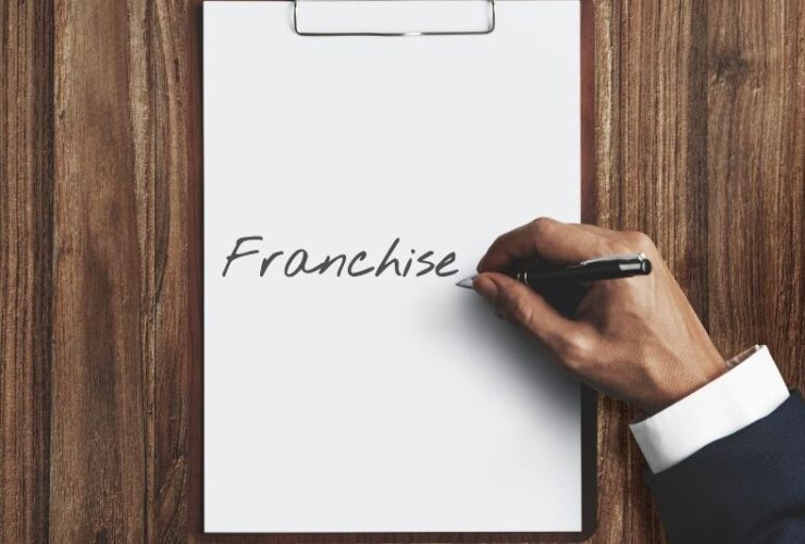 Brokers, Should You Start Your Own Firm or Franchise? #beverlyhillls #beverlyhillsmagazine #bevhillsmag #brokers #franchise #franchisee #brokeragefirm #successfulbusiness #businesslocation #brokeragestart-up