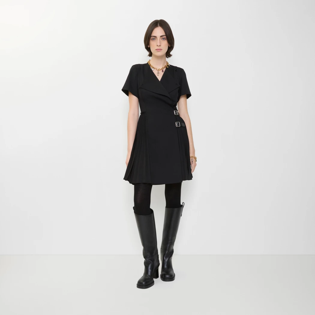 Burberry: Timeless Fashion with Bristish Elegance #BevHillsMag, #BeverlyHills, #BeverlyHillsMagazine, #Burberry, #LuxuryFashion, #ModernStyle, #ShopFashionOnline, #FashionForWomen, #IconicStyle, #BritishLuxury