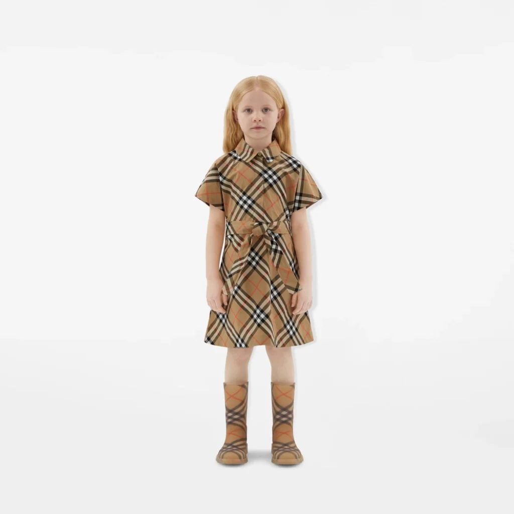 Burberry: Timeless Fashion with Bristish Elegance #BevHillsMag, #BeverlyHills, #BeverlyHillsMagazine, #Burberry, #LuxuryFashion, #ModernStyle, #ShopFashionOnline, #FashionForWomen, #IconicStyle, #BritishLuxury