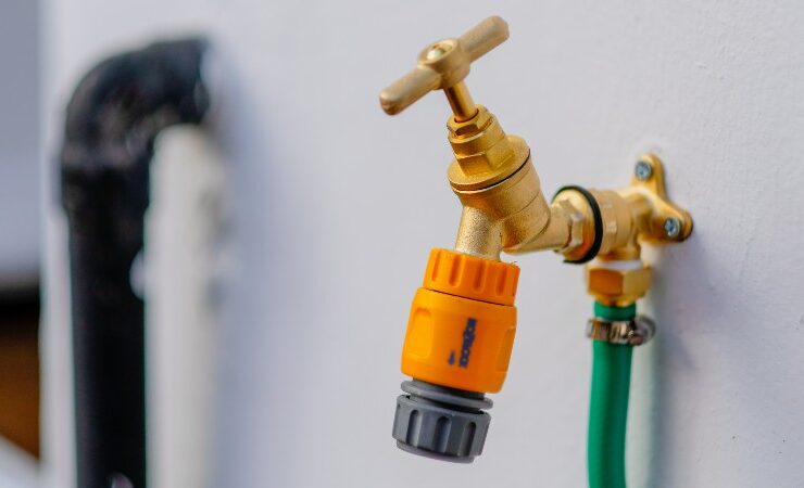 Beverly Hills Magazine Buying Tips For A Garden Hose Reel