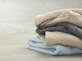 Cashmere Vs Merino: Which Is Better For Cold Weather Fashion?  #beverlyhills #beverlyhillsmagazine #cashmere #coldweatherfashion #cashmerevsmerino #casualsweaters #elegantscarvesandshawls