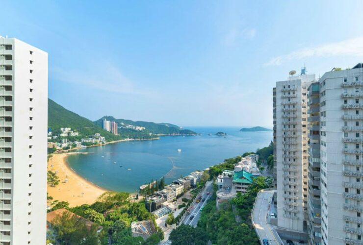 A #Luxury Apartment in Repulse Bay, Hong Kong #dream #homes #estates #beautiful #china #apartments #realestate #repulsebay #hongkong #mansions #homesweethome #luxuryhomes #dreamhomes #homesforsale #luxurylifestyle #beverlyhills #BevHillsMag