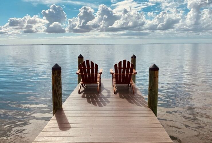 Choosing the Right Dock for Your Waterfront Property: 4 Tips #beverlyhills #beverlyhillsmagazine #bevhillsmag #waterfrontproperty #buyingyourfirstboat #floatingdock #standingdock #homerenovations #shoppingforadock
