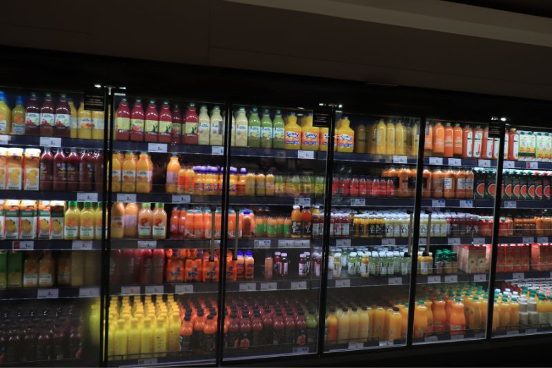 Commercial Display Fridges and Their Functions #beverlyhills #beverlyhillsmagazine #commercialdisplayfridges #displayfreezer #investmentofyourbusiness #topfridgebrand