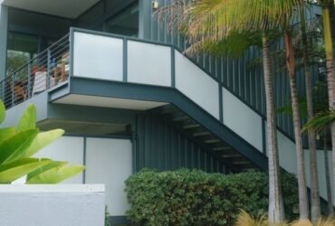 Container Homes: The Next Frontier of Luxury Living #beverlyhills #beverlyhillsmagazine #bevhillsmag #containerhomes #shippingcontainer #luxurylifestyle #luxuryhomes #dreamhome #sustainablehousingoption
