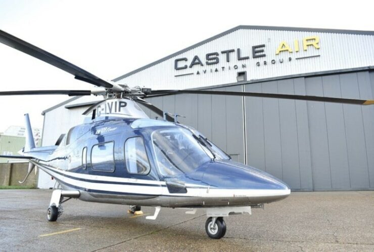 Cool Private Helicopterr 2003 Agusta A109E #helicopters #coolhelicopters #bevhillsmag #beverlyhillsmagazine #beverlyhills