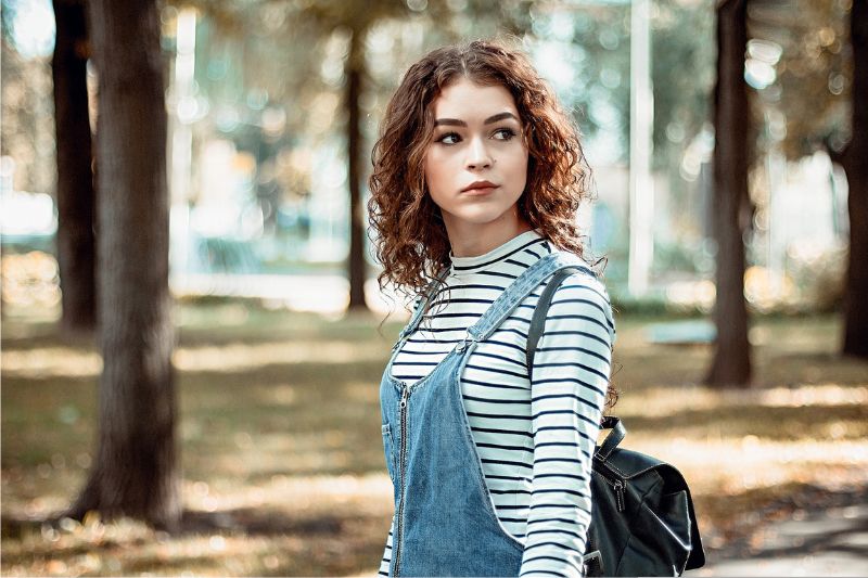 Curly Hair Daily Routine: 6 Tips #beverlyhills #beverlyhillsmagazine #curlyhair #dailyroutine #harshchemicals #leave-inconditioner #healthycurls