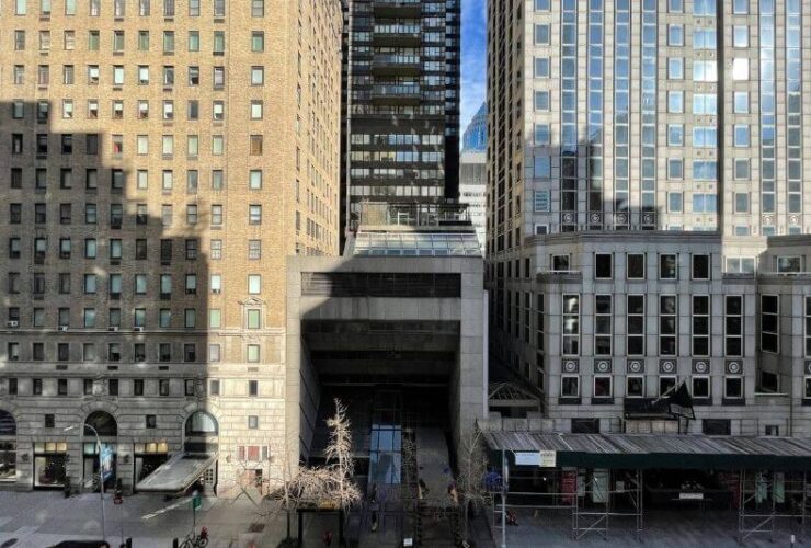 Dame Joan Collins Lists Manhattan Pied-A-Terre:#beverlyhillsmagazine #beverlyhills #bevhillsmag #damejoancollins #manhattan #luxuryrealestate #manhattanpiedaterre #hollywood #hollywoodcelecrities #celebrityhomes