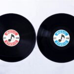 Difference Between Vinyl Records & Digital Music #beverlyhills #beverlyhillsmagazine #downloadmusic #streammusic #vinylsounds #buyarecord #digitalmusic #vinylrecords #musicstore