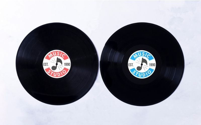 Difference Between Vinyl Records & Digital Music #beverlyhills #beverlyhillsmagazine #downloadmusic #streammusic #vinylsounds #buyarecord #digitalmusic #vinylrecords #musicstore