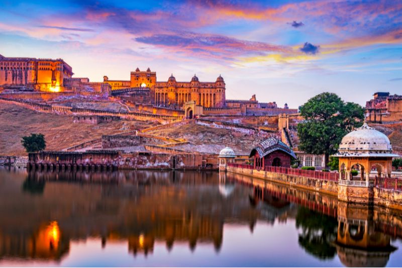 Discovering the Charms of Jaipur: Must-Visit Destinations in the Pink City #beverlyhills #beverlyhillsmagazine #jaipur #royalresidence #artworkofjaipur #watercraftride #pinkcity #mustvisitdestinations