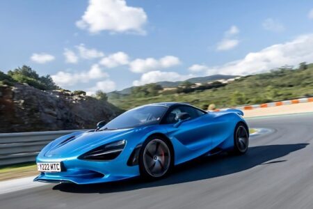 McLaren 750S #beverlyhills #beverlyhillsmagazine #bevhillsmag #mclaren #mclaren750s #dreamcar #popularcarmagazine #carmagazine #coolcars #exoticcars #fastcars #supercars #sportscar #luxurycars