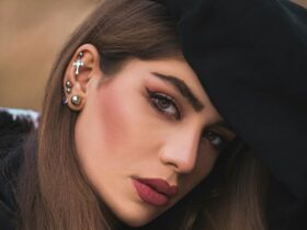 Ear Studs or Earrings: Which Suits You Best? #beverlyhills #beverlyhillsmagazine #earstuds #earrings #jewelry