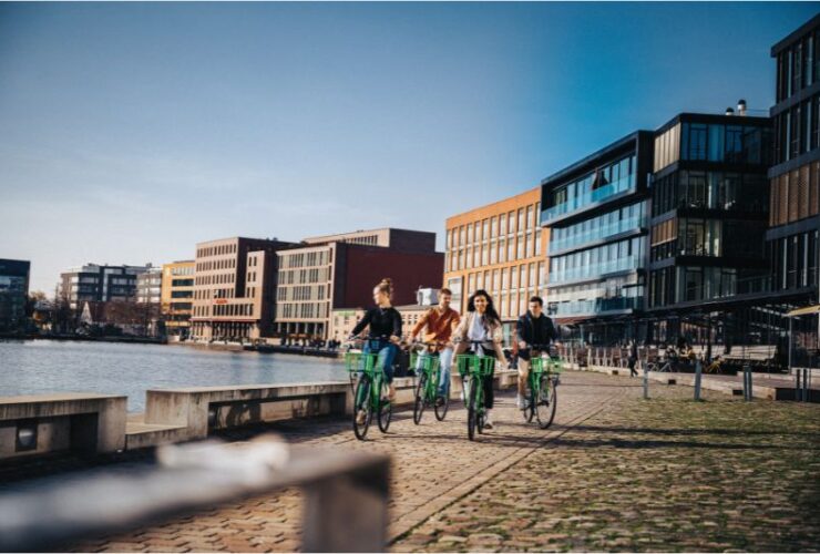 Eco-Friendly Commuting: Paving the Way for Sustainable Urban Travel #beverlyhills #beverlyhillsmagazine #carride #eco-friendlycommuting #hybridvehicles #publictransportation #urbantravel