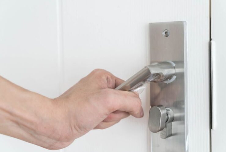 Emergency Lockout Situations: How to Stay Prepared and Respond #beverlyhills #beverlyhillsmagazine #locksmith #enhanceoverallsecurity #skilledprofessionals #smartlocktechnology #DIYmethod