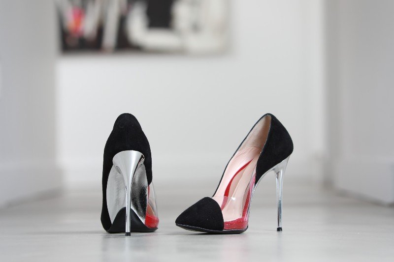 Fashion World: Enrico Cuini #bevhillsmag #enricocuini #comfortableheels #highheels #fashion #style