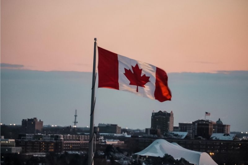 Everything To Know To Be Able To Enter Canada #beverlyhills #beverlyhillsmagazine #bevhillsmag #Canada #quarantine #COVID-19 #COVIDrestriction #self-isolate #vaccinationstatus