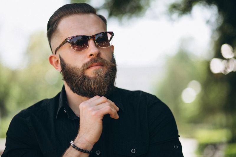 Exfoliating Scrub-the Best Solution to Beard Problems #bevhillsmag #beverlyhillsmagazine #beverlyhills #beardproblems #agingskin #exfoliatingscrub