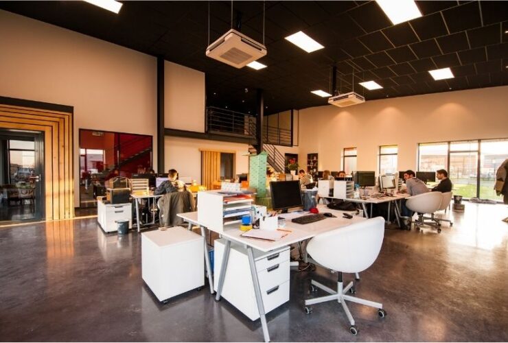 Expert Tips for Planning an Efficient Office Layout #beverlyhills #beverlyhillsmagazine #office #comfortableoffice #efficientoffice #officelayout #vestraofficedesign #sustainableoffice #officefurniture #business