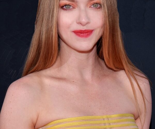 Amanda Seyfried #bevhillsmag #beverlyhillsmagazine #beverlyhills #celebrities #moviestars #hollywoodspotlight #celebrityspotlight #ammandaseyfried