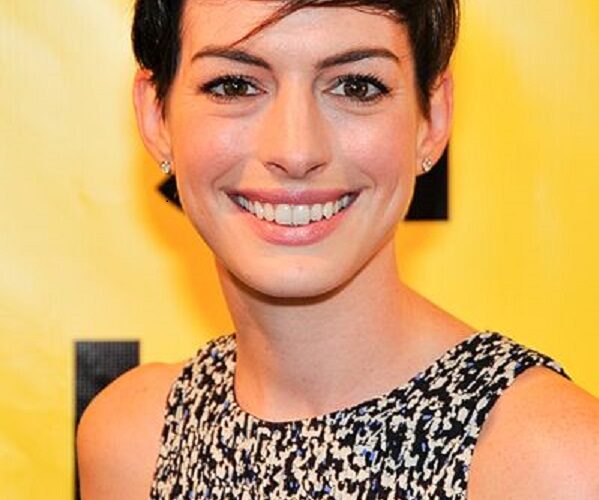 Anne Hathaway #bevhillsmag #beverlyhillsmagazine #beverlyhills #celebrities #moviestars #hollywoodspotlight #celebrityspotlight #annehathaway