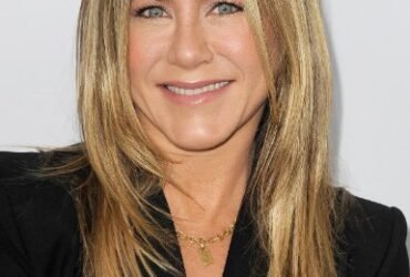 Most Popular Beauty Secrets of Hollywood Celebrities #beverlyhills #beverlyhillsmagazine #bevhillsmag #celebs #celebrities #anti-agingtreatment #skincareroutine #fashionicon #beautifulhair #skinproduct #skincare