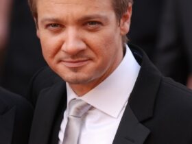 Jeremy Renner #bevhillsmag #beverlyhillsmagazine #beverlyhills #celebrities #moviestars #hollywoodspotlight #celebrityspotlight #jeremyrenner