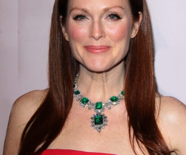 Julianne Moore #bevhillsmag #beverlyhillsmagazine #beverlyhills #celebrities #moviestars #hollywoodspotlight #celebrityspotlight #juliannemoore
