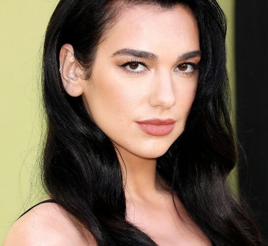 Hollywood Spotlight: Dia Lipa #bevhillsmag #beverlyhillsmagazine #beverlyhills #celebrities #moviestars #hollywoodspotlight #celebrities #dualipa