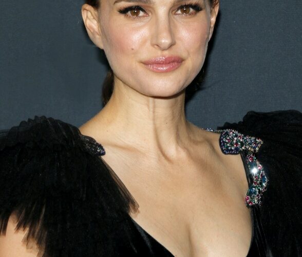 Natalie Portman #bevhillsmag #beverlyhillsmagazine #beverlyhills #celebrities #moviestars #hollywoodspotlight #celebrityspotlight #natalieportman