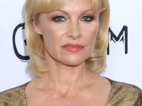 Hollywood Spotlight: Pamela Anderson #bevhillsmag #beverlyhillsmagazine #celebrities #moviestars #pamelaanderson #hollywoodspotlight