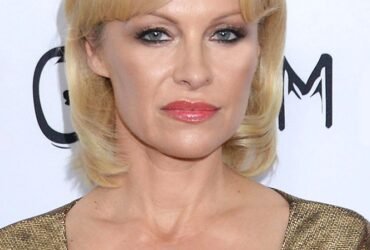 Hollywood Spotlight: Pamela Anderson #bevhillsmag #beverlyhillsmagazine #celebrities #moviestars #pamelaanderson #hollywoodspotlight
