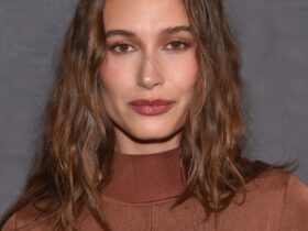 Celebrity Spotlight: Hailer Bieber #haileybieber #rhode #glassskin #glassskinbeauty #beautyproducts #bevhillsmag #beverlyhills #beverlyhillsmagazine