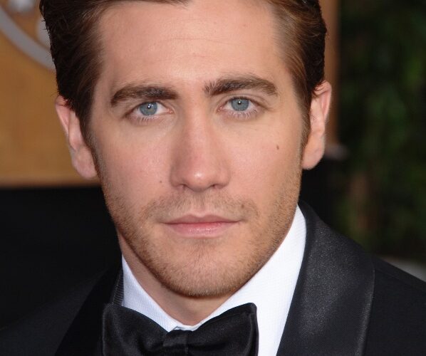 Hollywood Spotlight: Jake Gyllenhaal #bevhillsmag #beverlyhillsmagazine #beverlyhills #celebrities #moviestars #hollywoodspotlight #celebrityspotlight #jakegyllenhaal #hollywoodspotlight