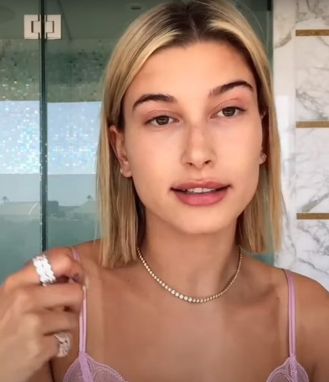 Beauty Tips For Glass Skin with Hailey Bieber's Rhode #haileybieber #rhode #glassskin #glassskinbeauty #beautyproducts #bevhillsmag #beverlyhills #beverlyhillsmagazine
